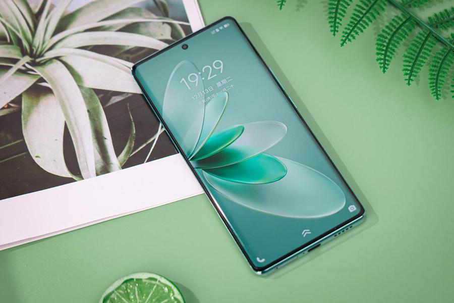 vivo与oppo都是最新旗舰机你选谁,vivo和oppo最新款哪一款比较好