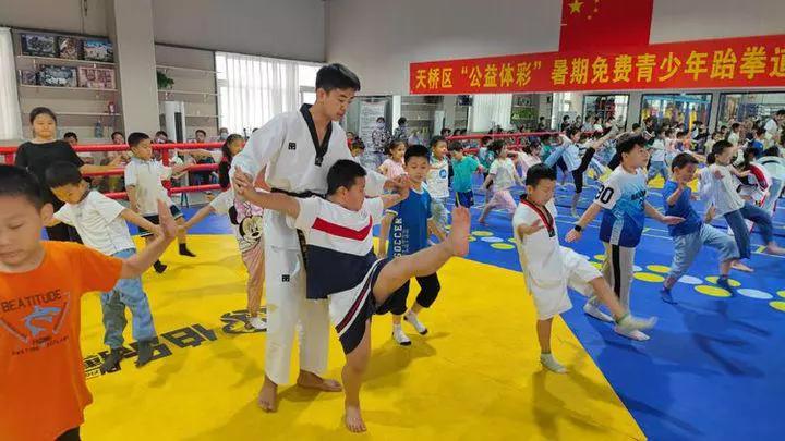 奋楫扬帆新征程勇毅笃行写华章,奋楫新征程