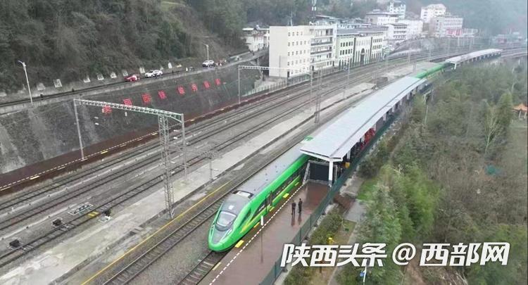 西安至达州开通复兴号列车,西安至达州复兴号绿巨人动车组