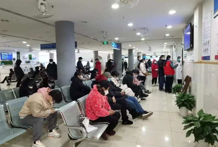 小时健康小站最前线丨感染新冠后腹泻怎么办？消化科医生提醒：“阳”了也不能乱吃药