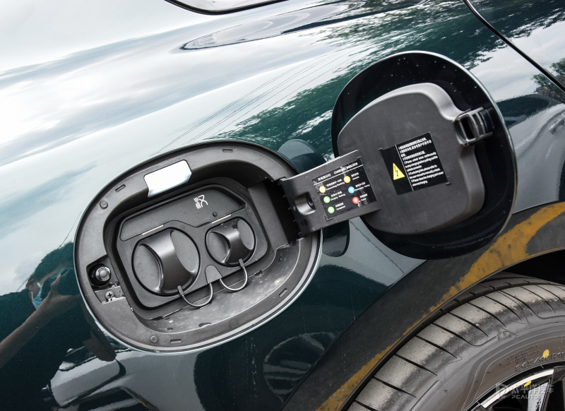 同级20-30万元纯电豪华轿车怎么选,想选一款空间好的车买它准没错