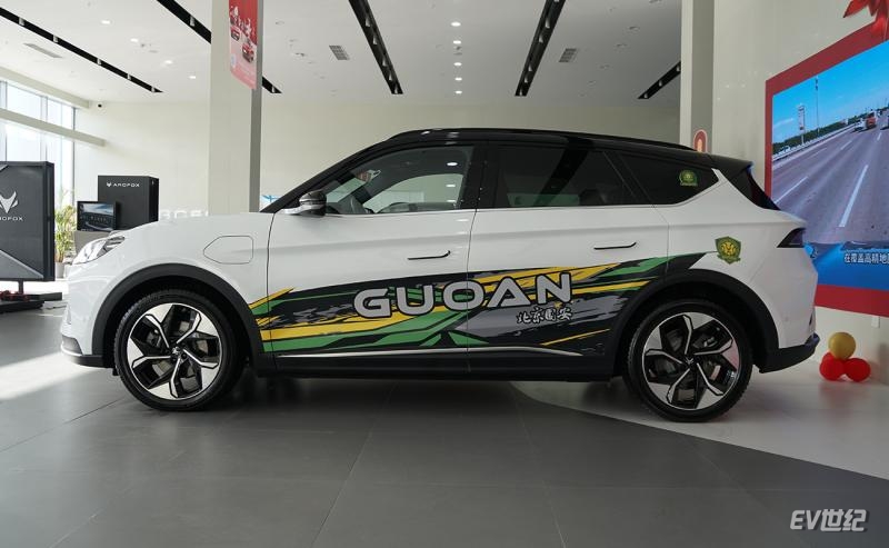 性能不变但细节拉满到店体验极狐阿尔法T国安版车型