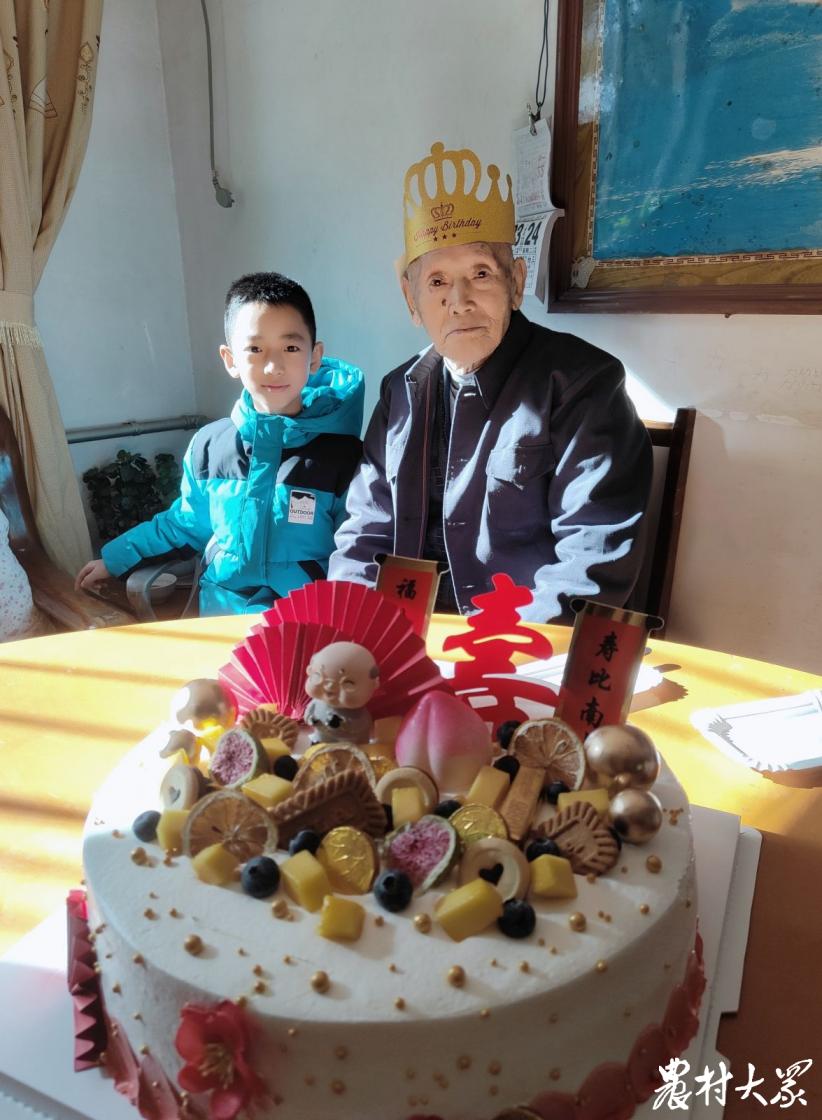 新春走基层|百岁老人过生日，各路亲戚云祝福
