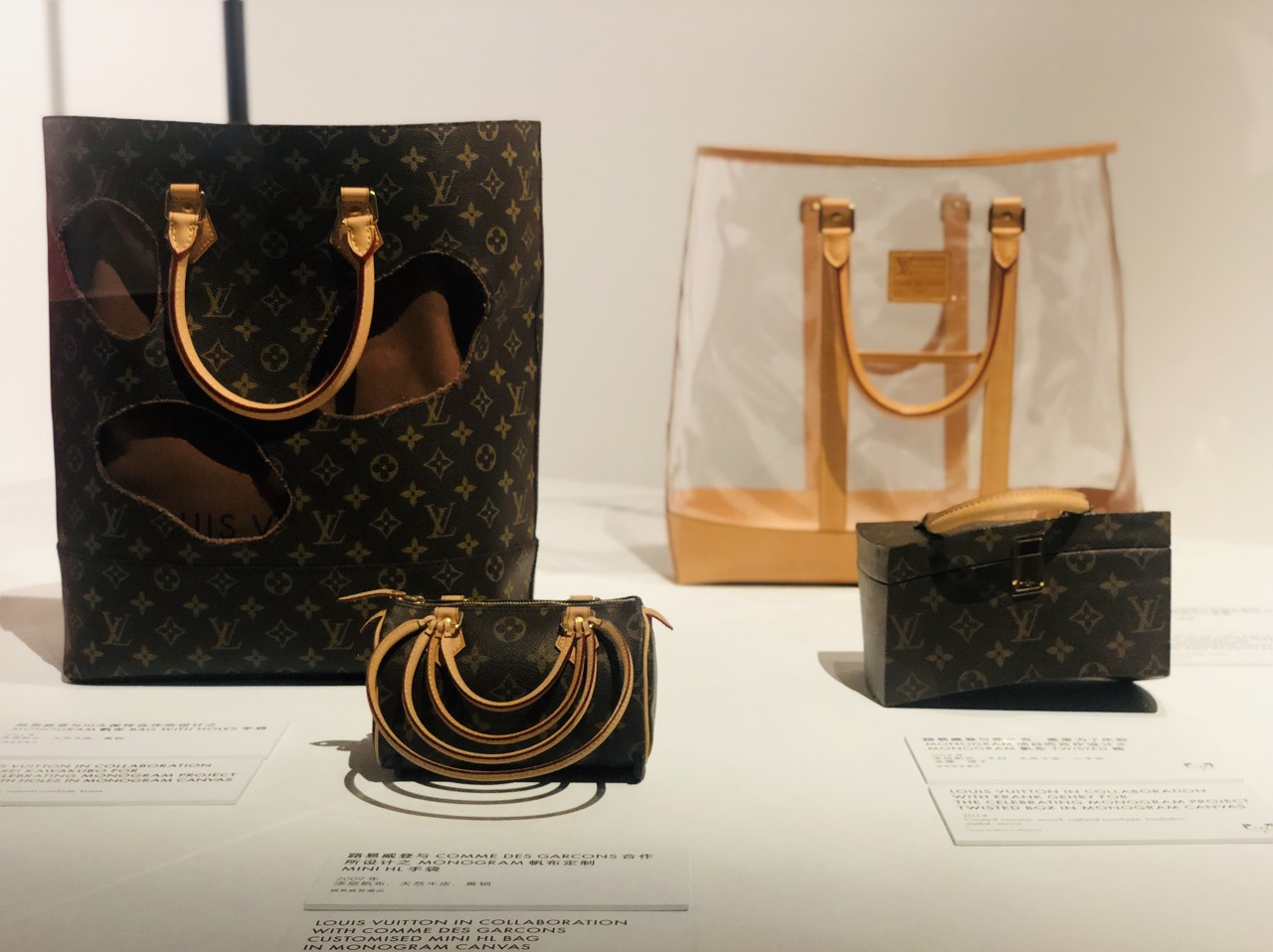 春节奢侈品遭疯抢，多个热门款售罄！LV老板成世界首富，消费者：逛奢侈品店像赶大集