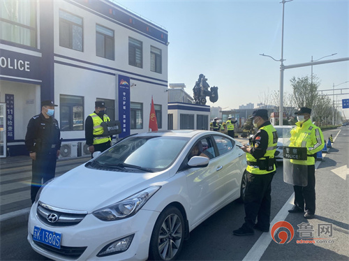 城阳疫情公安执勤视频,公安检查站战果累累