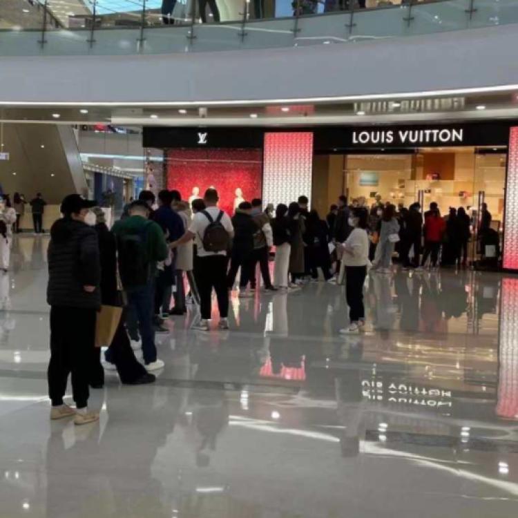 涨价的奢侈品,大排长龙奢侈品