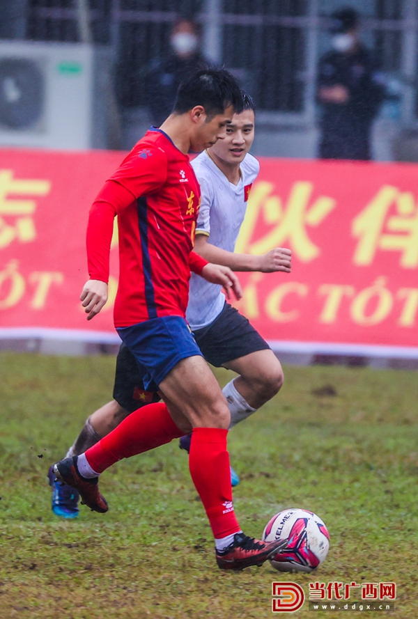 元宵节中国东兴vs越南足球比赛,中国东兴对越南芒街足球