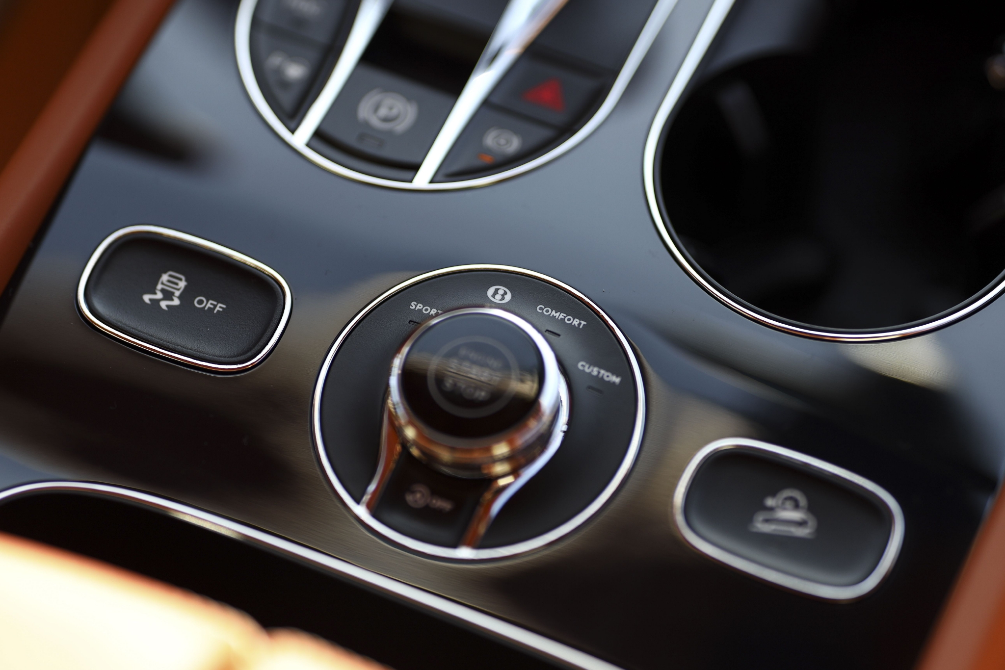 宾利添越bentaygaspeed,2023款宾利添越4.0黑武士落地价