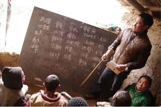 一座匪夷所思的球场和一位朴素的校长