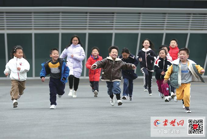 跳水萌娃队,十堰少儿游泳队