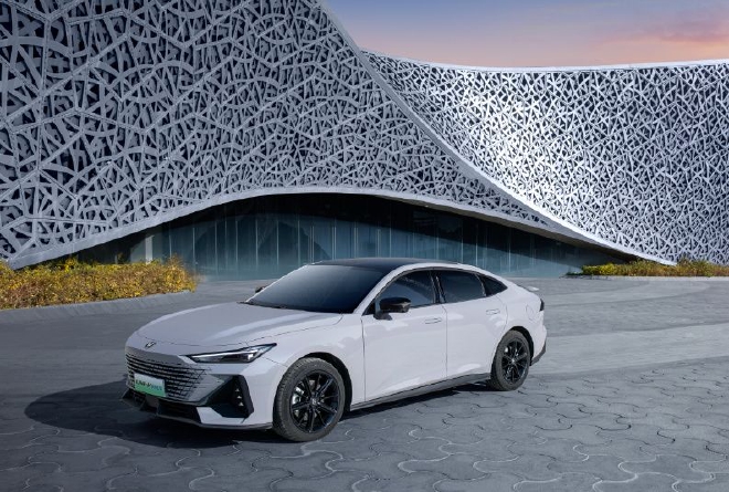 最值得购买的新能源中型轿车,10-15万口碑好的新能源汽车推荐