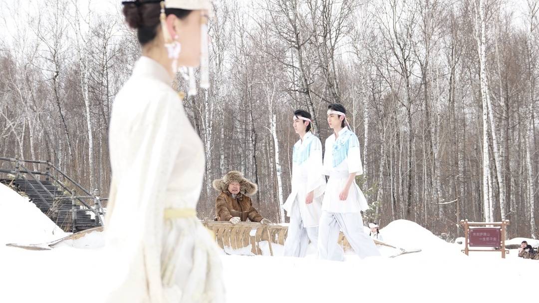 鄂伦春民族服饰秀分享,鄂伦春民族服饰展