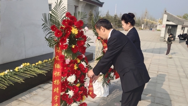 驻马店清明祭英烈视频,驻马店四中清明祭奠革命先烈