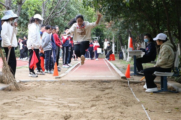 春季运动会总结和收获,运动会开幕式小学生快乐成长