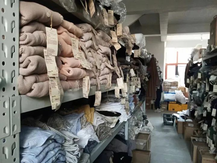 知名品牌柜员迷惑：男子一天来店里10多趟！真相大跌眼镜