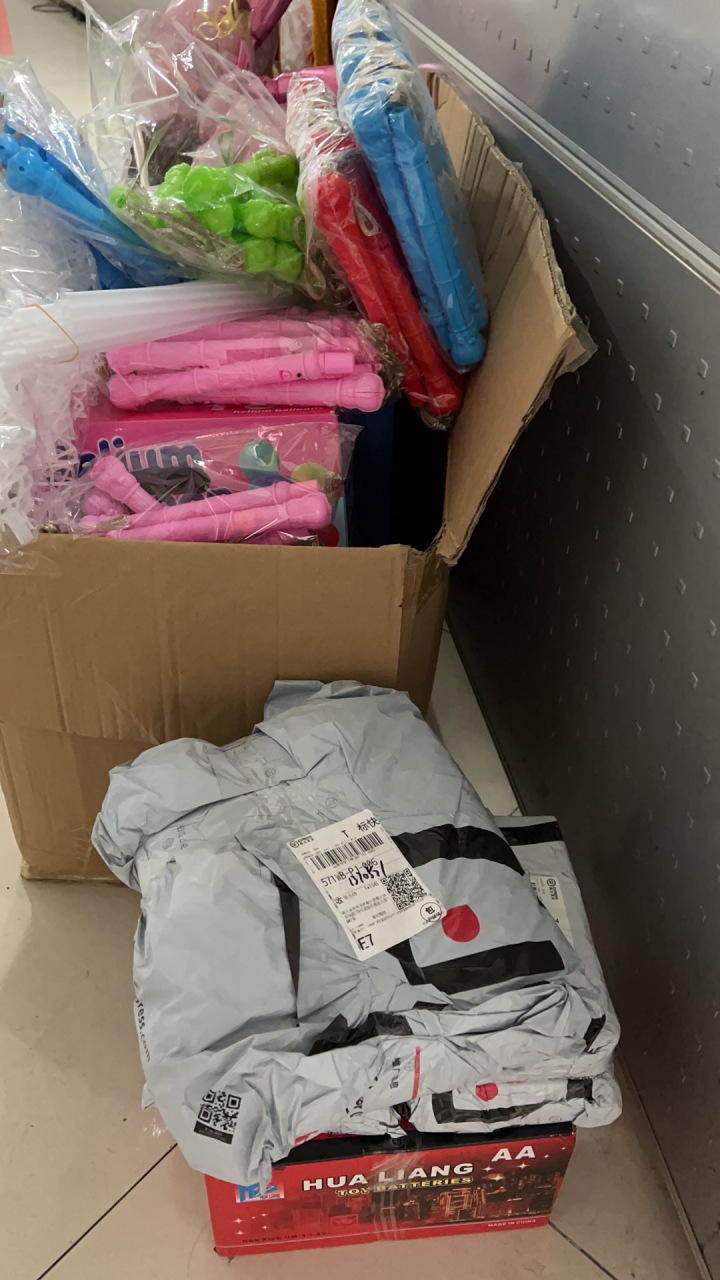 摆摊吧少年完整版视频,摆摊小伙跑到义乌