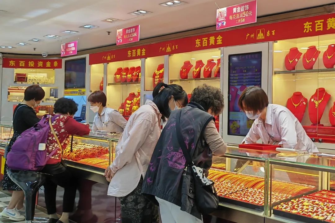 又飙涨，价格创新高！现场选购阿姨：后悔买少了