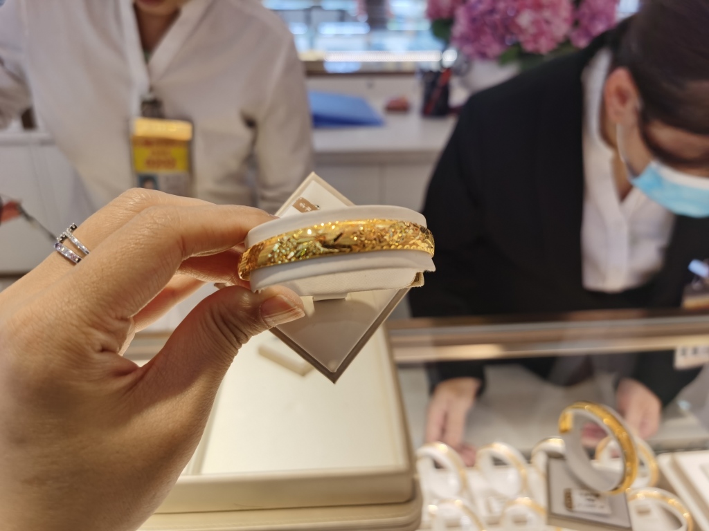 现在金价值得买入吗,金价现在还能抄底吗