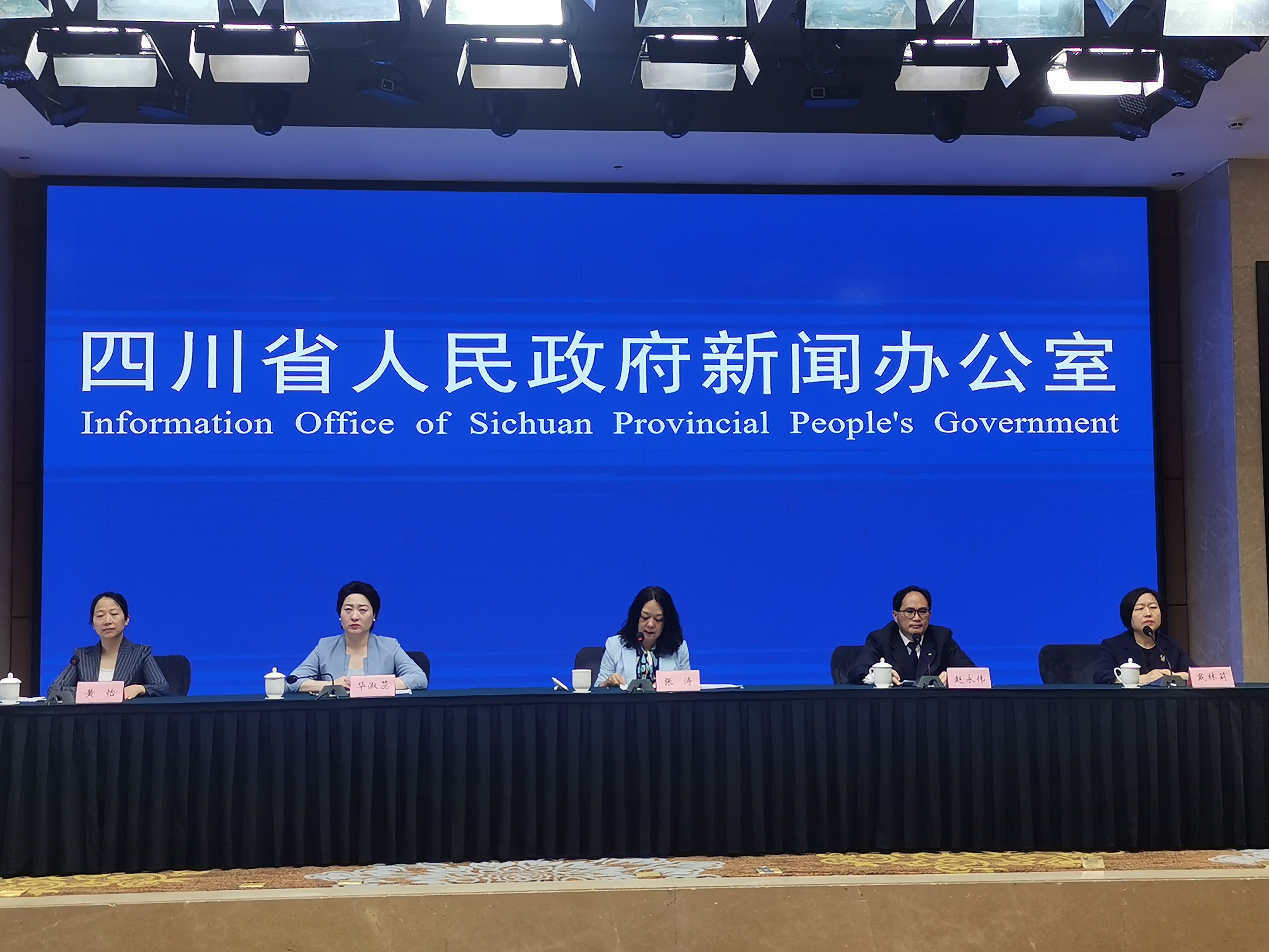 拓展全球伙伴深化全方位外交布局,扩大国际交流