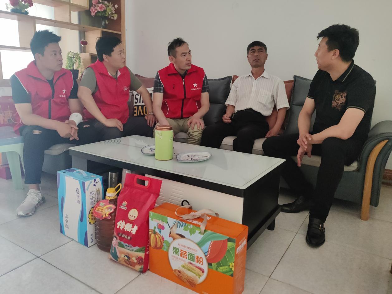 志愿服务送温暖青春传递正能量,志愿服务送温暖