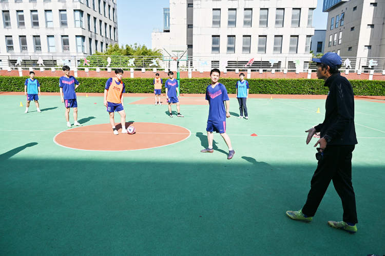 让中职校园澎湃起足球激情，上海举行校园足球（中职组）联动教研活动