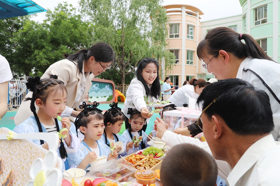 欢庆六一守护儿童健康成长,倾听儿童相伴成长幼儿园活动