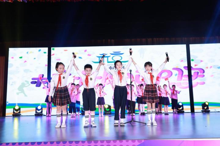 七彩童年迎春晚会,七彩童年幼儿园六一儿童汇演视频