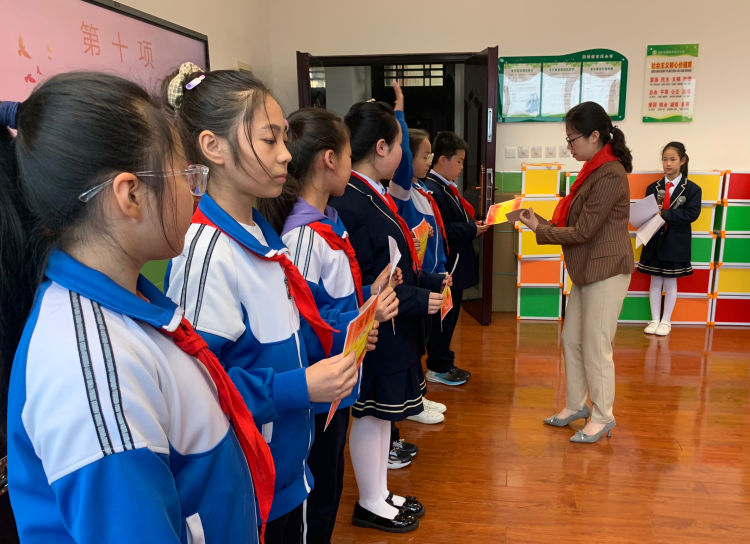 骊山小学2016年新队员入队仪式,水寨镇中心小学新队员入队仪式