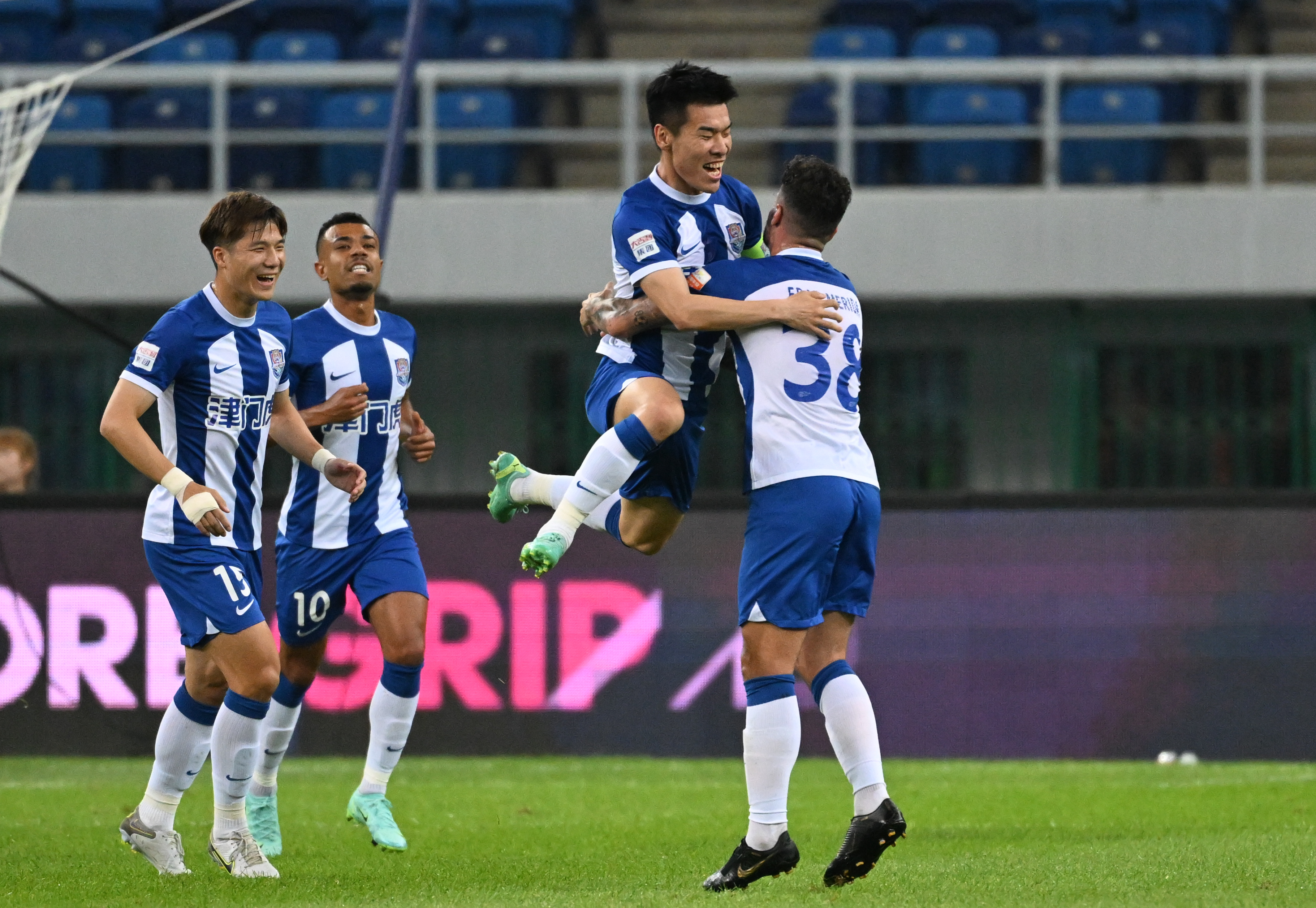 中超武汉三镇天津比赛直播,中超天津津门虎1-2武汉三镇