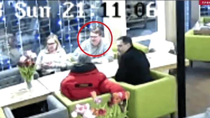 瑞典驻俄使馆附近出现讽刺漫画，怼脸嘲讽瑞外交官吃“霸王餐”