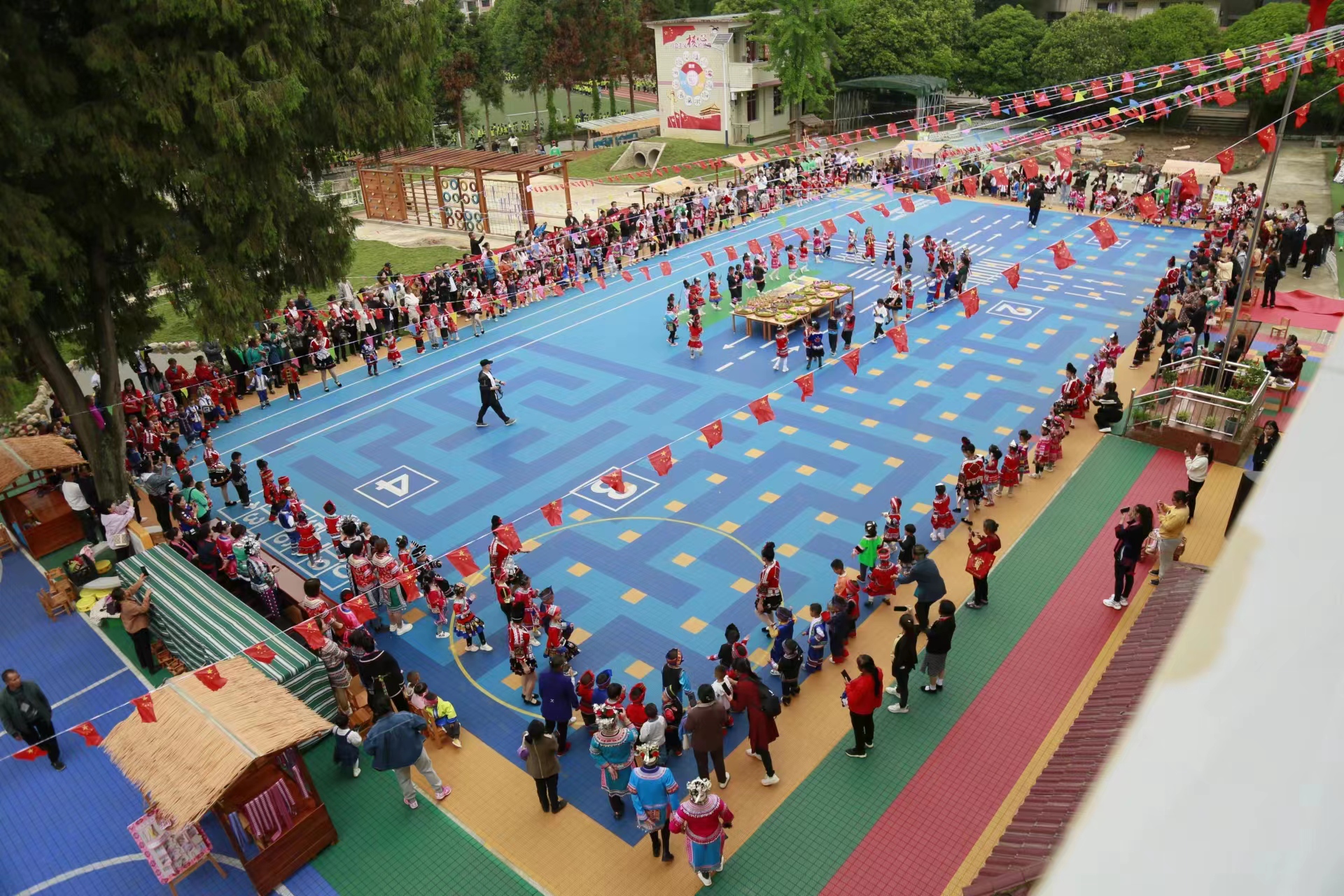 一天捐一座乡村儿童操场，数字技术让公益“加速度”