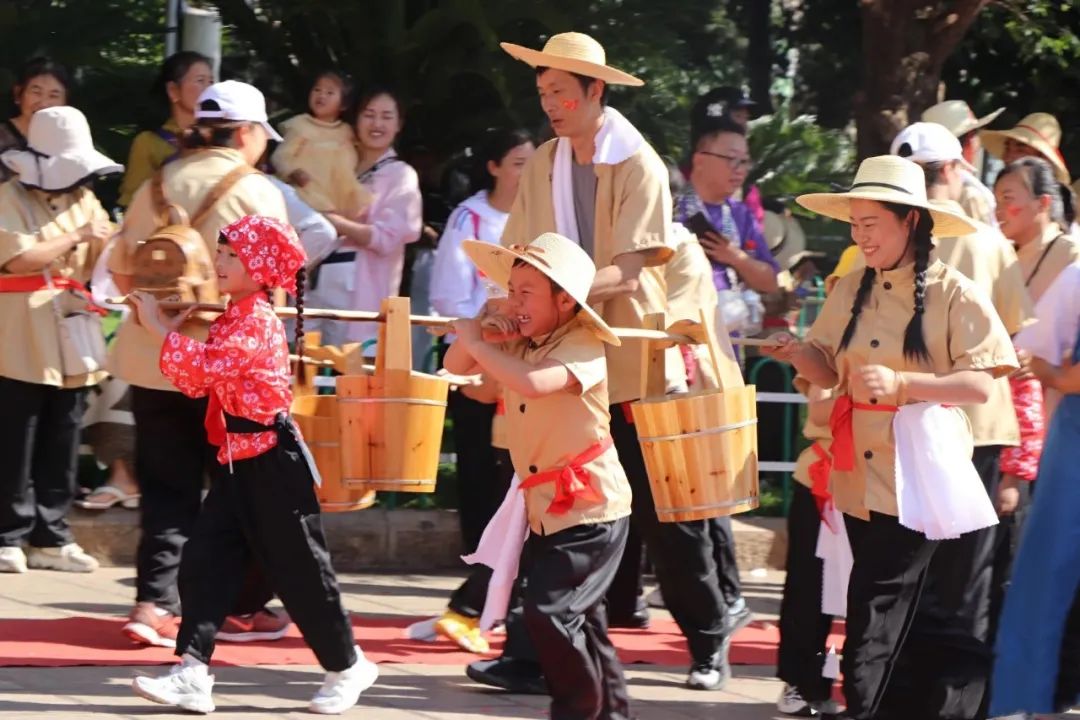 弥渡七彩艺术儿童节,儿童节学校表演有意义吗