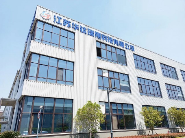 逐梦蓝天迎风起航,逐梦蓝天飞鹰起飞