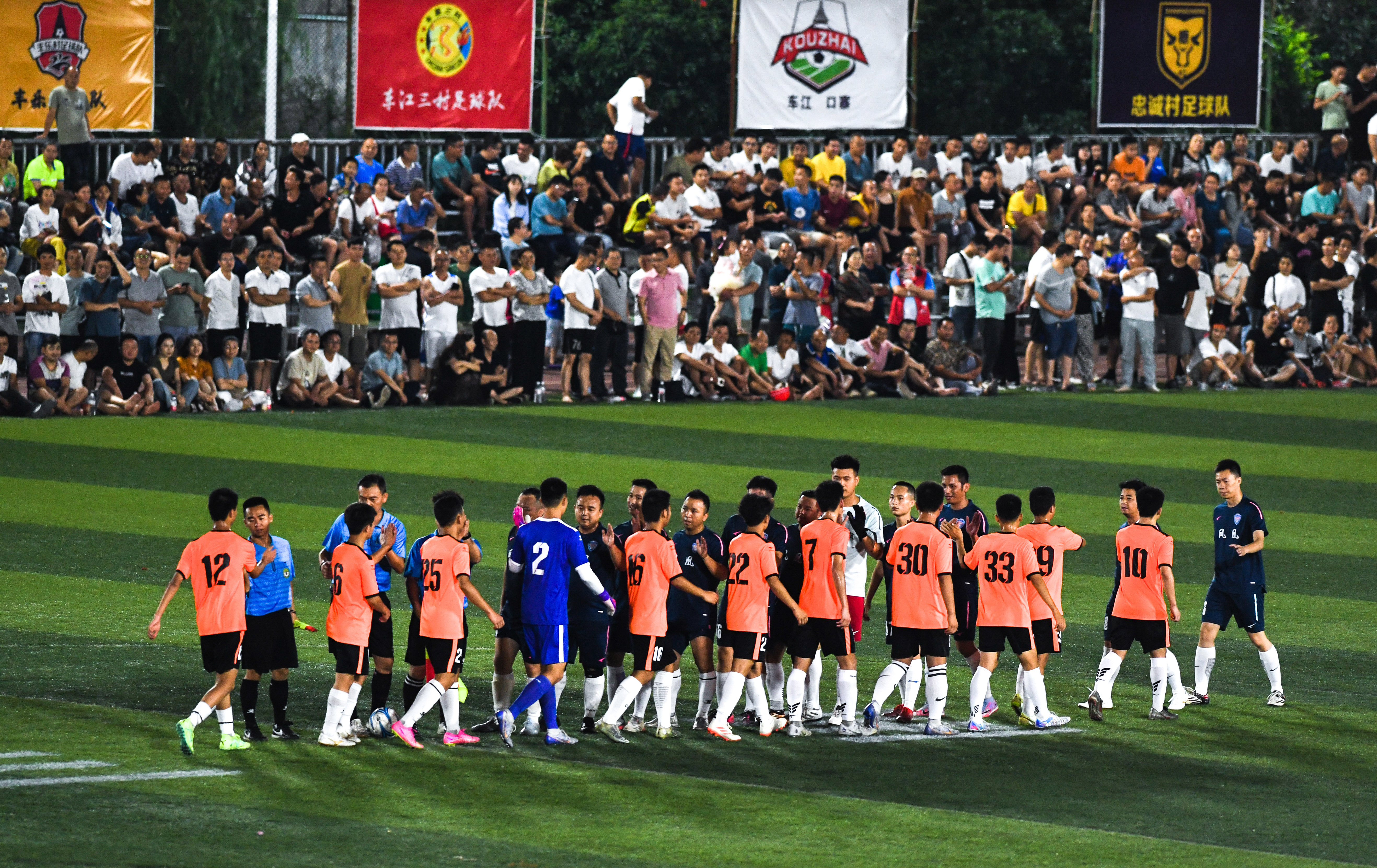 贵州村超足球夜现场直击,贵州村超点燃足球热情