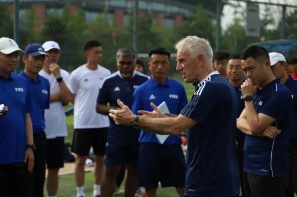 基石足球,足球基石