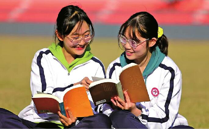 不可替代的“七中情”这样写就！这所校园，让十五六岁的孩子绽放最美的光