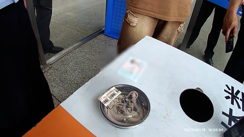 养宠物的学生暑假乘火车要注意，别“带宠闯关”