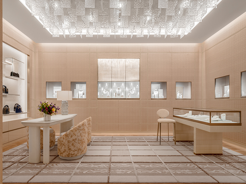 今日消费资讯：3家DIOR精品店在成都SKP正式开幕、飞利浦高效节能系列LED新品上市