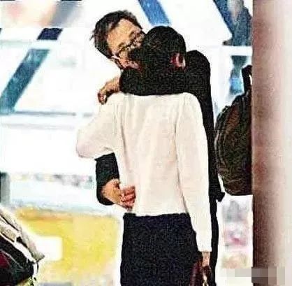 24岁夺得影后生孩子却被老公抛弃,24岁斩获影后但生活却不尽如人意