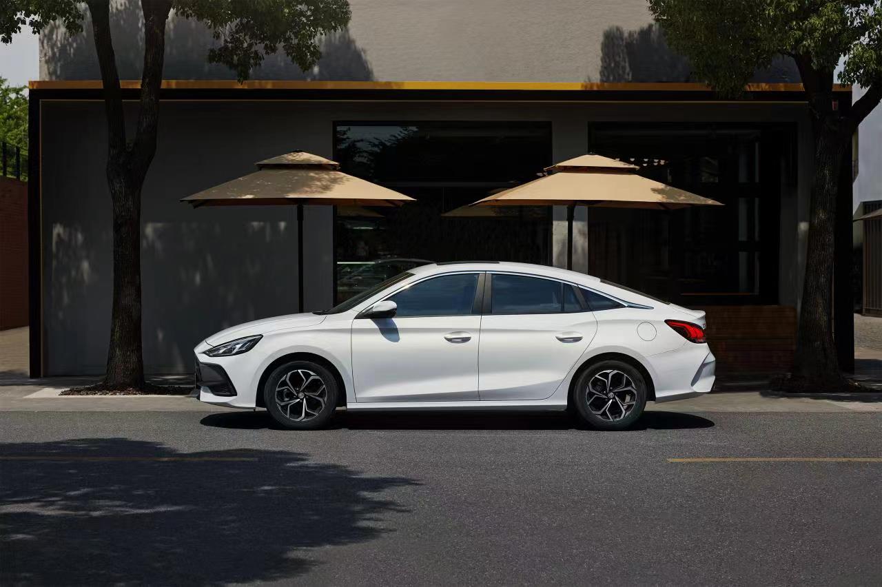 名爵mg5天蝎座trophy运动旗舰版天幕,2020款名爵mg5售价