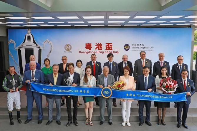 广东体育代表团出席“粤港杯”，逾两万名马友入场观赛！