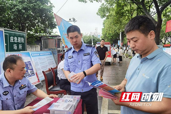 防范非法集资宣传月活动开展情况,开展非法集资月宣传活动民警感受