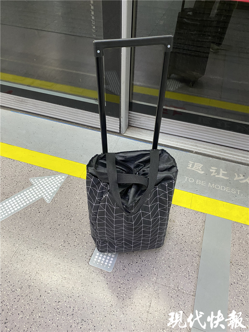 实用不讲究，90后拉着买菜车去旅行