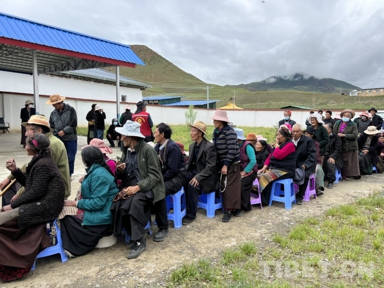 “别哭，带你去北京治疗”，专家在康沙镇关注到了他