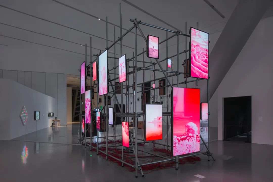 从工业时代到知识经济时代,从工业时代到智能科技