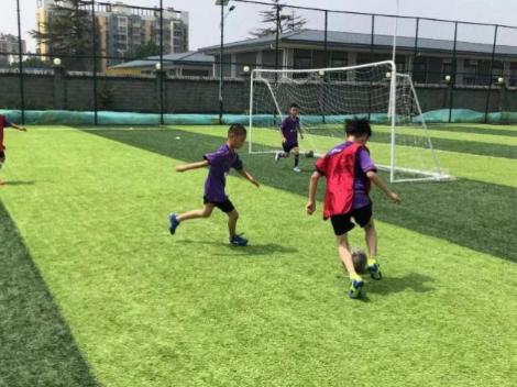 加油同学!滨海融媒青少年创新营·“奔跑吧少年”滨海足球小将冬令营学员火爆招募中!期待你的加入