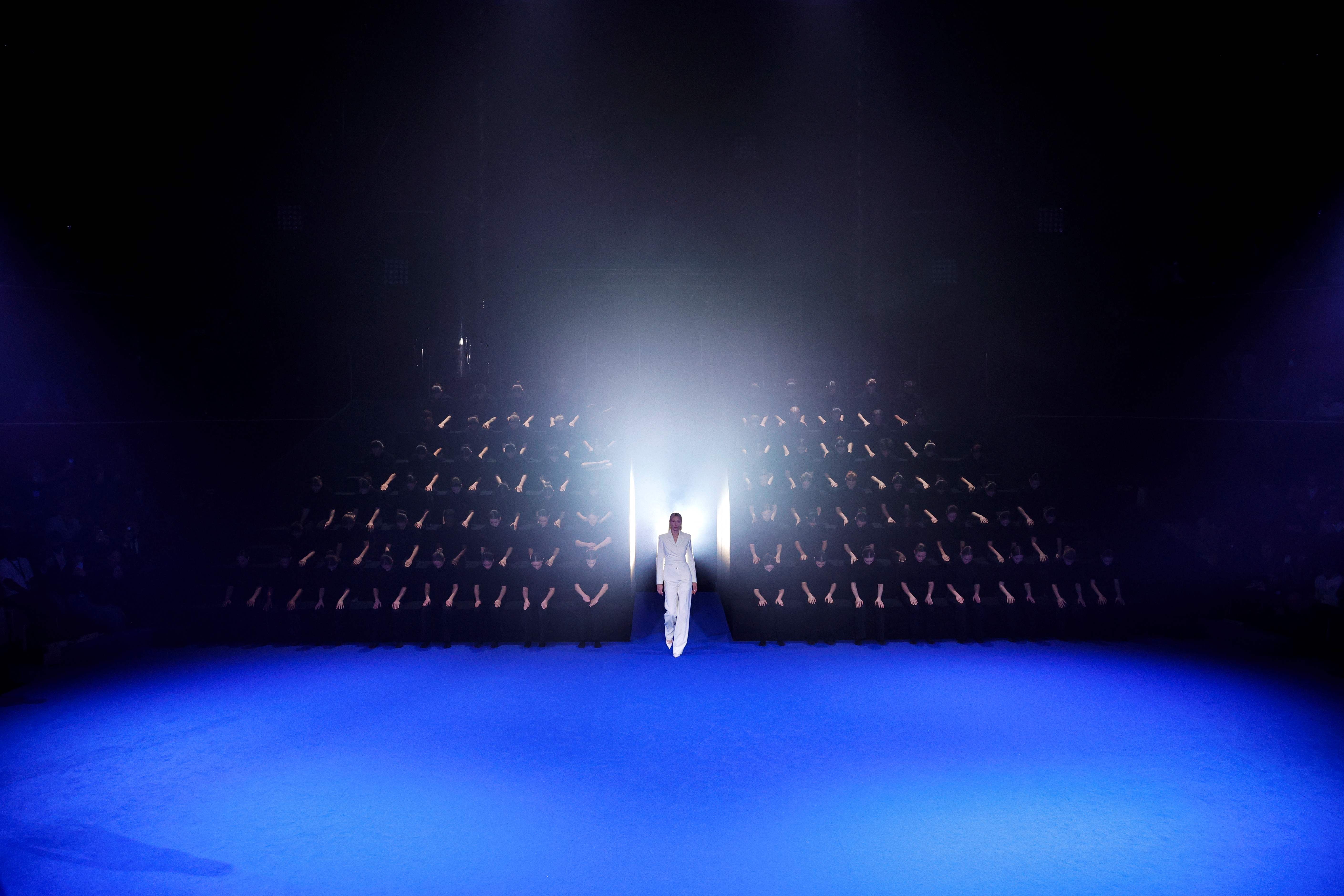 海外时装周2023米兰,巴黎时装周外国人