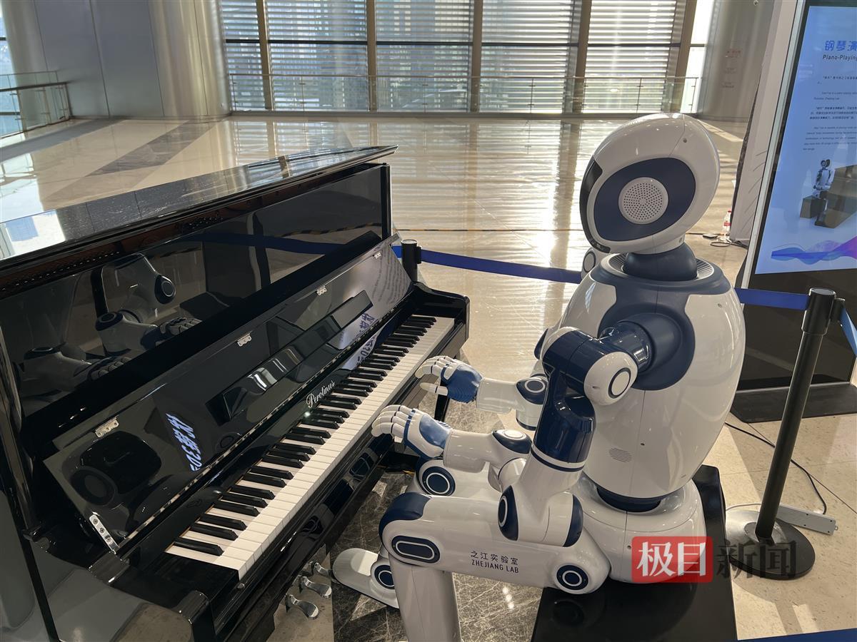 机器人演奏吉他曲,机器人演奏钢琴的视频