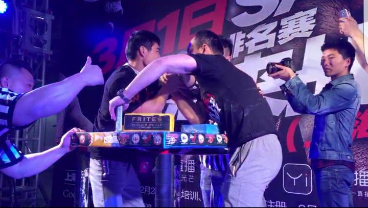 天气冷怎么户外运动,小刘掰手腕