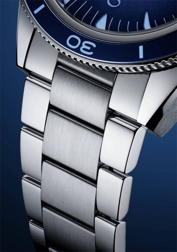 欧米茄海马系列SeamasterinSummerBlue，奏响蓝色狂想曲